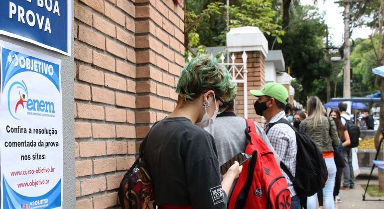 Reportaje de R7 sobre cómo estudiar actualidad para el ENEM